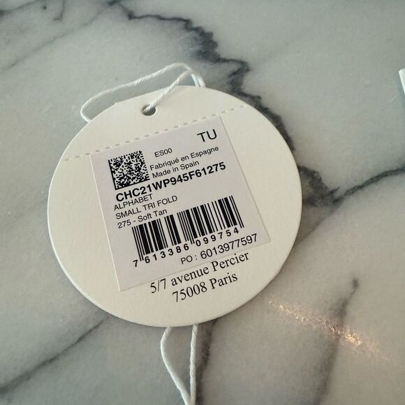 Chloe SMALL ALPHABET TRI-FOLD IN GRAINED
LEATHER - Picture 8 of 9